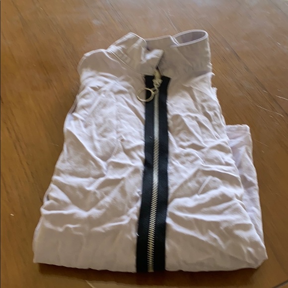 Zip front Top - Picture 7 of 7